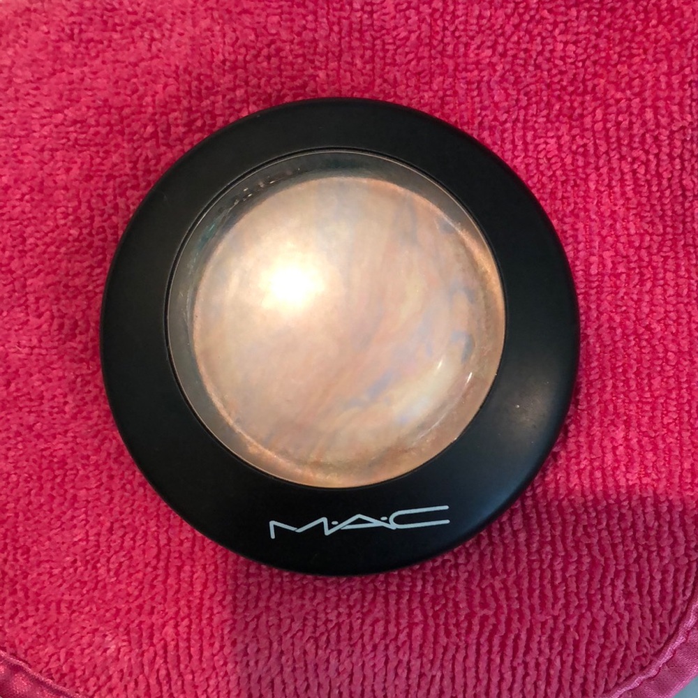 MAC Lightscapade mineralize skinfinish